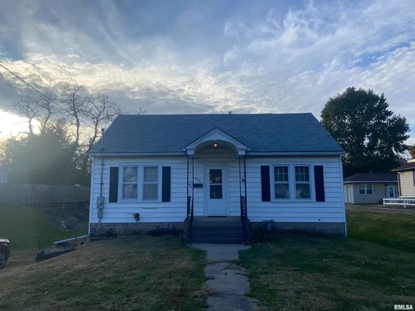 826 N Broadway St, Lewistown, IL 61542