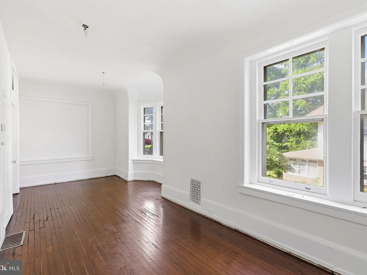 Studio, 5656 sqft, $1,300 — Photo 1