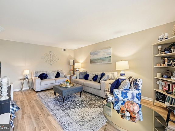 5th image of 10 Mullingar Ct Unit 302