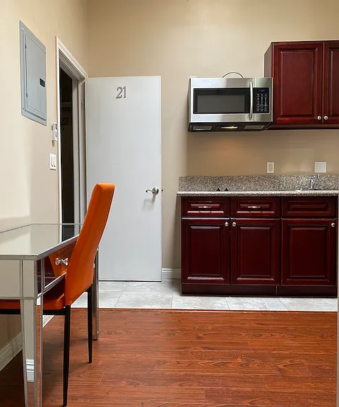 1030 E Green St #21 — Photo 3