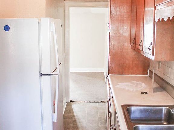 5th image of 3220 Saint John Ave APT 2E