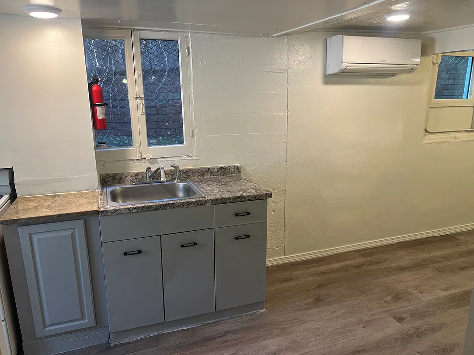 Properly Updated 1 Bedroom w/ WiFi in the Heart of East Downtown