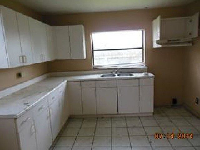 2nd image of 500 E Alverdez Ave