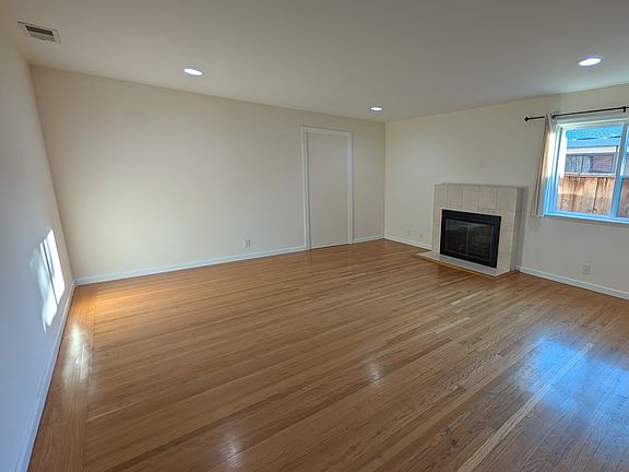 4th image of 3278 Fowler Ave