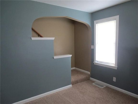 3rd image of 141 Greenwood Dr