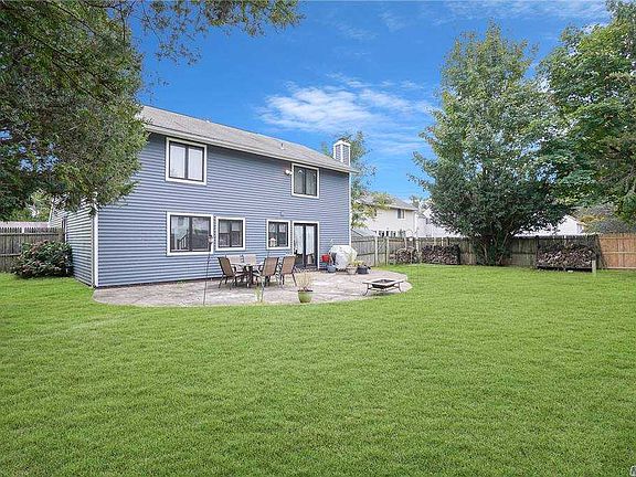 3rd image of 1686 Claas Ave