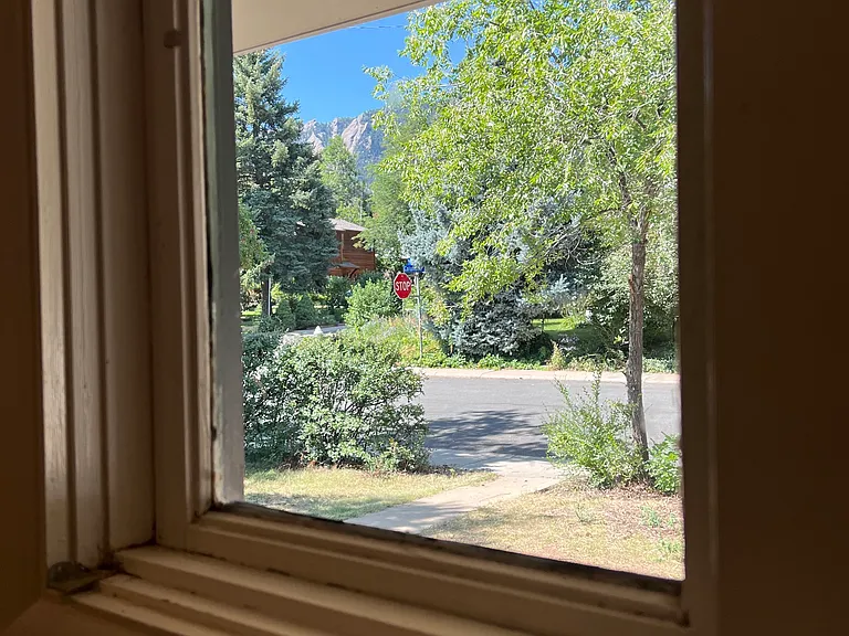 1901 Columbine Ave — Photo 8