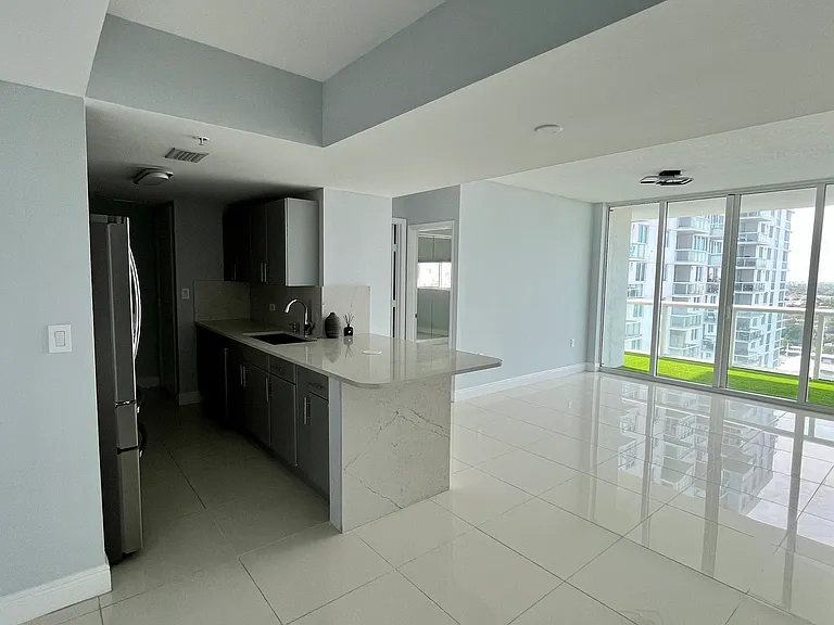 1871 NW South River Dr #1906 — Photo 2