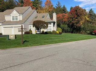 1 Ridgefield Dr, Voorheesville, NY 12186