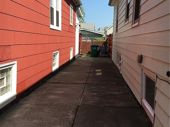 4th image of 134 Ladner Ave