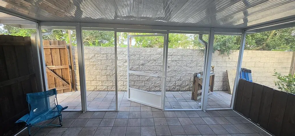 1 bed, 1.0 bath, 300 sqft, $1,200 — Photo 4