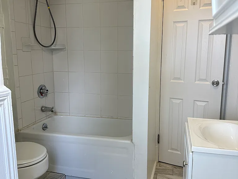 Apartment 3 Bathroom