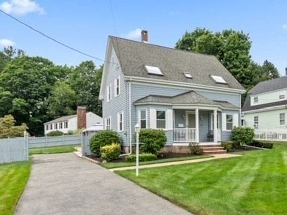 1st image of 552 Essex St