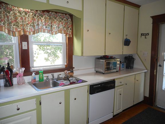 5th image of 112 E Dyke St