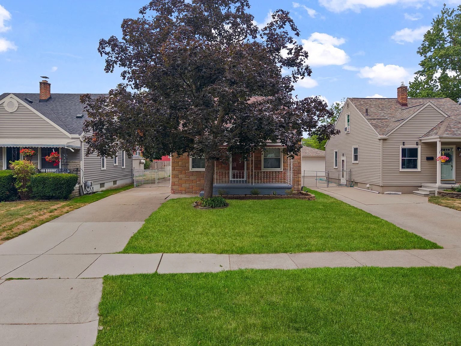 3 bed, 985 sqft, $2,300 — Photo 3