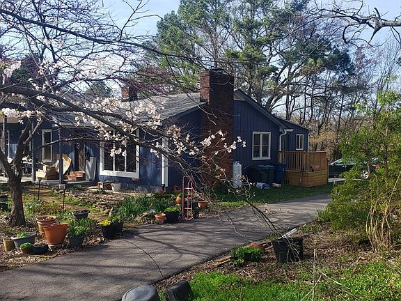 3rd image of 300 Wildwood Ln