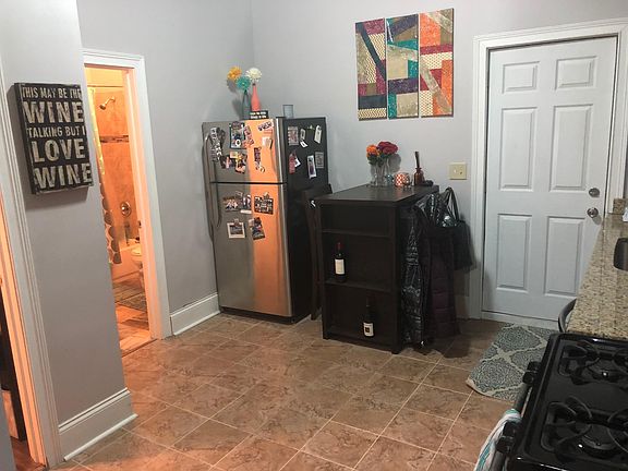 4th image of 943 N Ashland Ave APT 1R