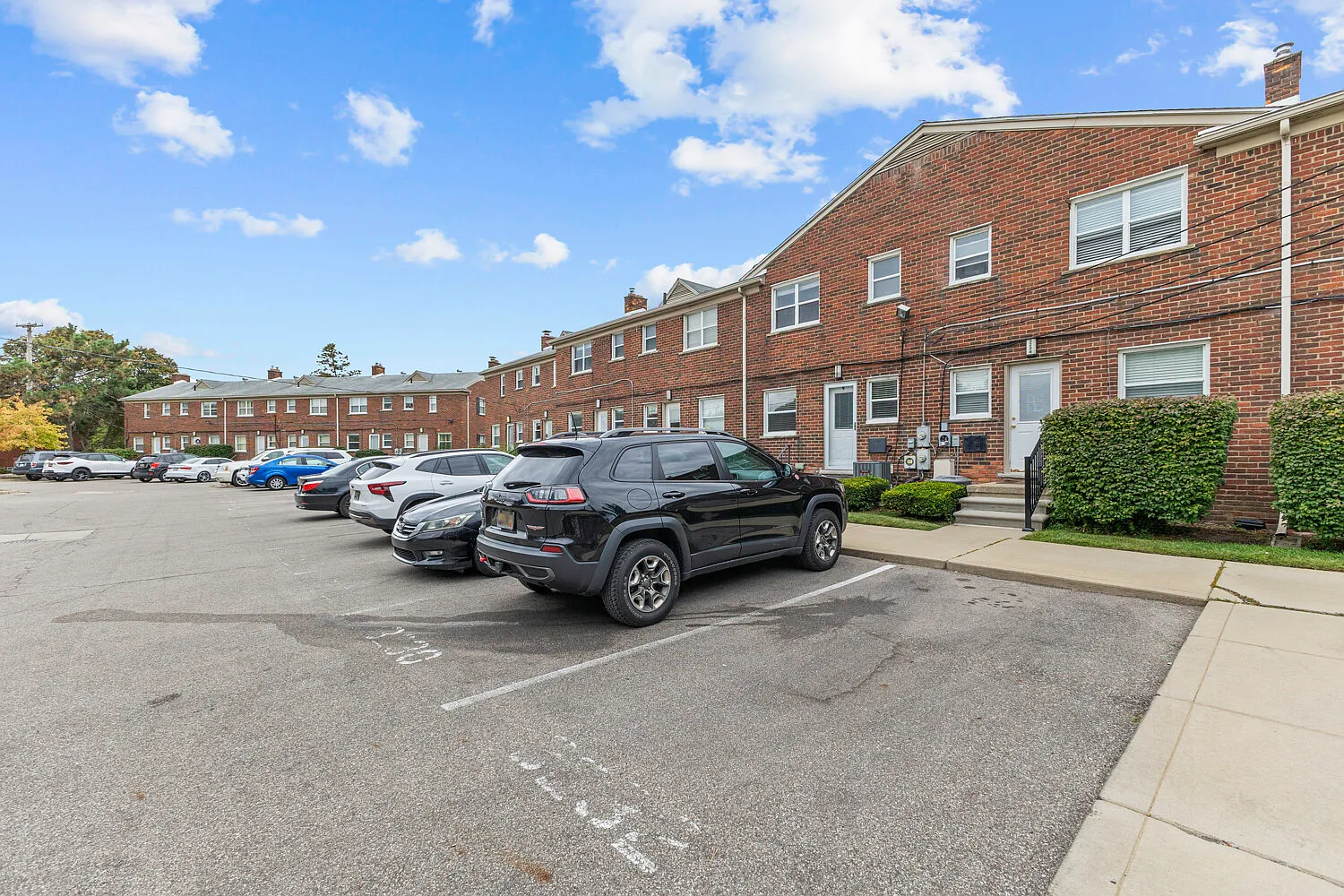 2 bed, 1000 sqft, $1,700 — Photo 1