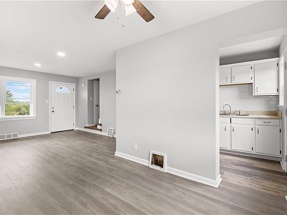 5th image of 728-30 S Leonard St