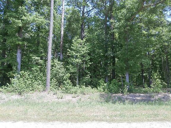 4th image of 19 Southwinds Ln
