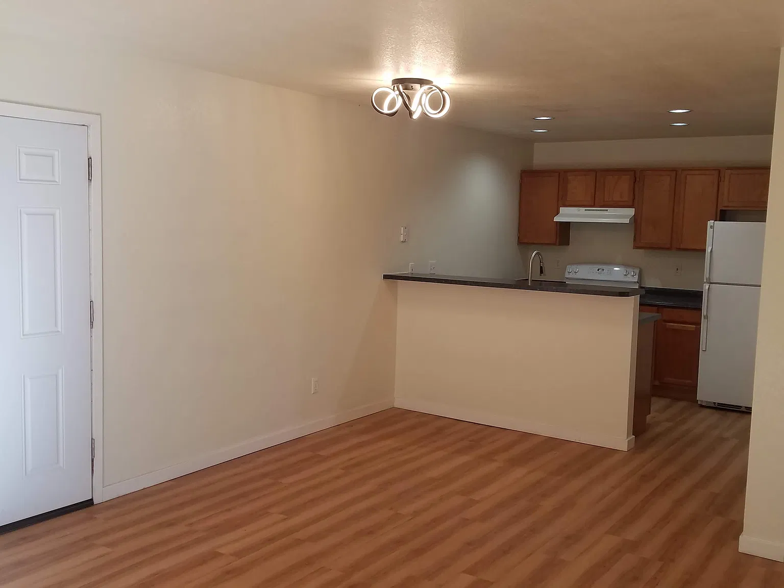 2 bed, 857 sqft, $2,200 — Photo 3
