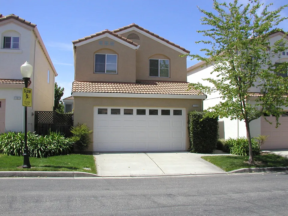 1123 Vista Pointe Cir