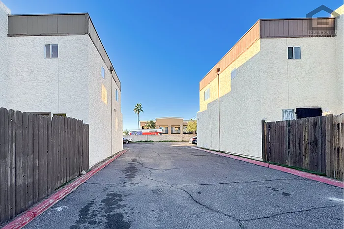 1765 E Pepper Cir #4 — Photo 3