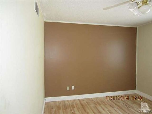 5th image of 24313 Victory Blvd
