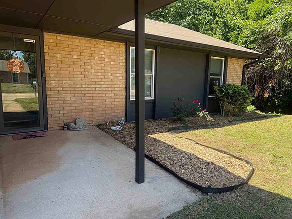 4th image of 1009 E Will Rogers Dr