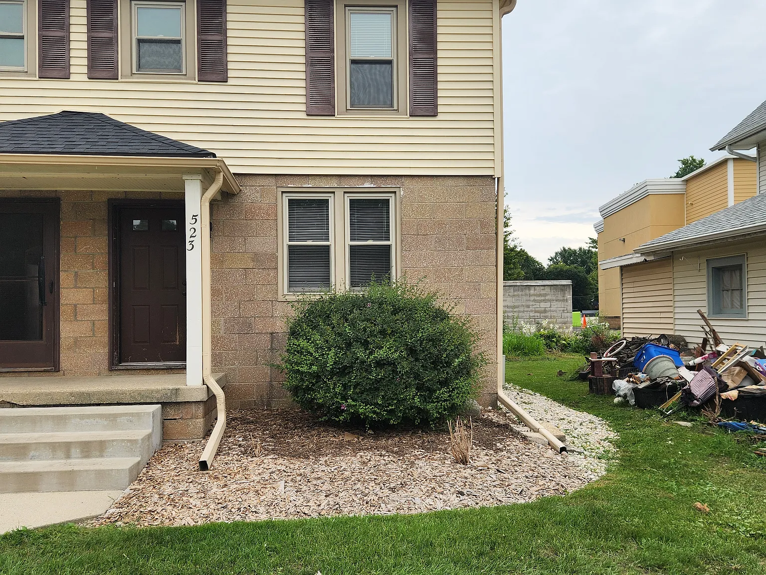 2 bed, 900 sqft, $1,400 — Photo 1