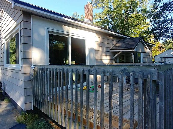 3rd image of 354 Dratz St