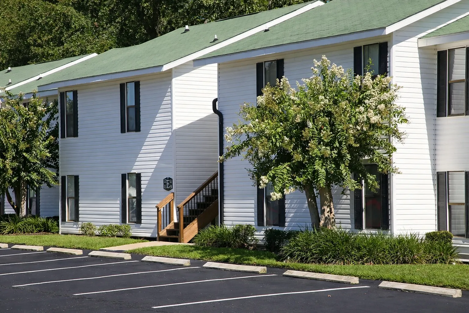 Amelia Apartments and Townhomes — Photo 1