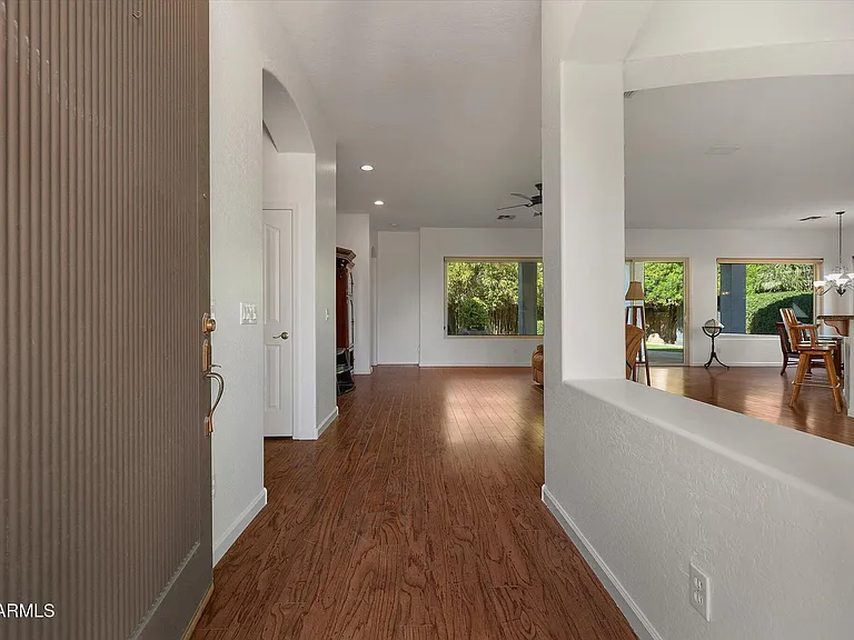 4018 E Harrison St — Photo 2
