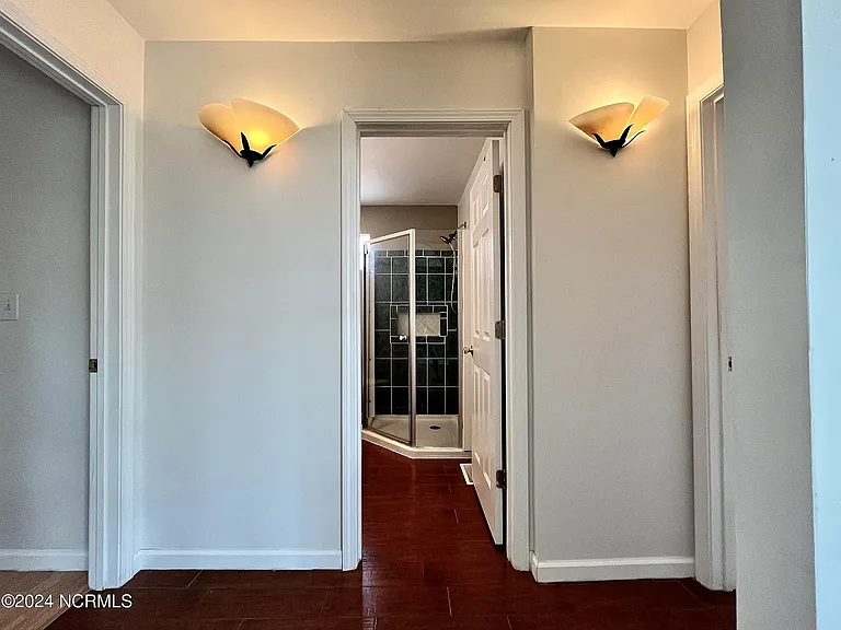 226 Tyson St — Photo 28