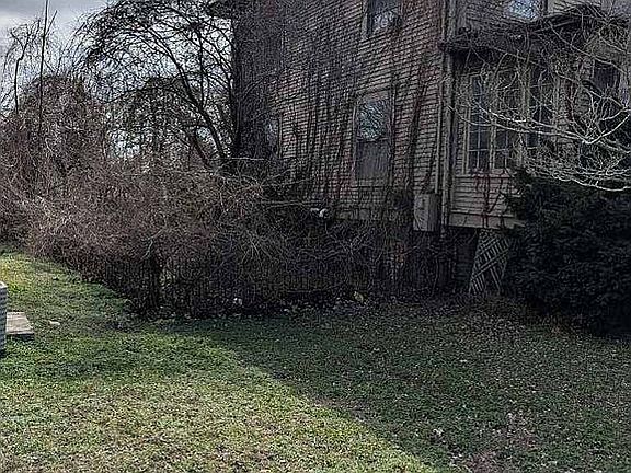 3rd image of 425 28th St