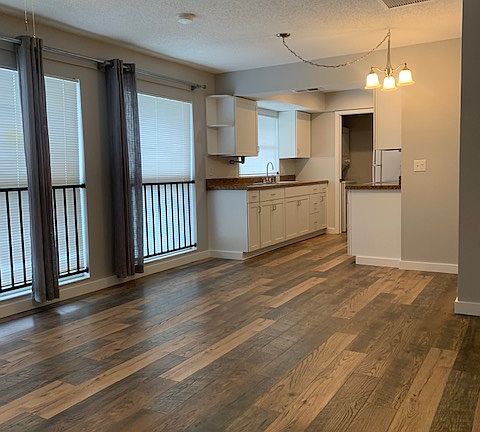 4th image of 2740 Herwald St