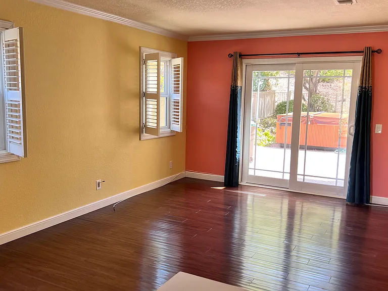 10993 Avenida De Los Lobos — Photo 3