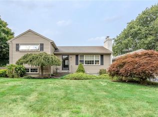 8 Spruce Ave, Middletown, RI 02842