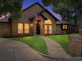 2200 Sand Creek Ct, Arlington, TX 76006