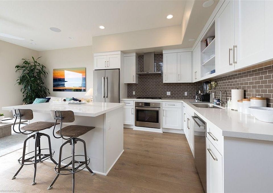 1st image of 5702 La Jolla Blvd #207B