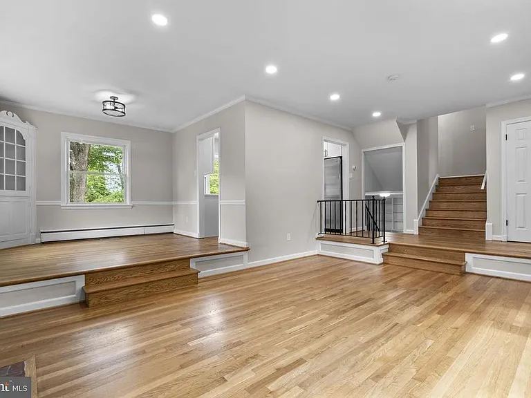 10242 Stratford Ave — Photo 9