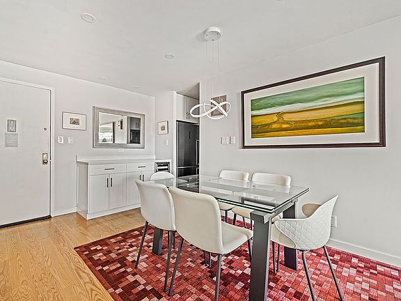 3rd image of 201 W 70th St APT 17H