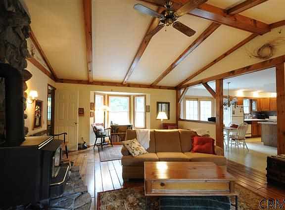 4th image of 38 Fox Hollow Ln