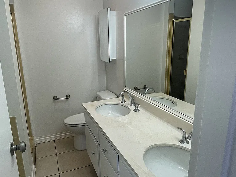 100 S Doheny Dr #313 — Photo 17