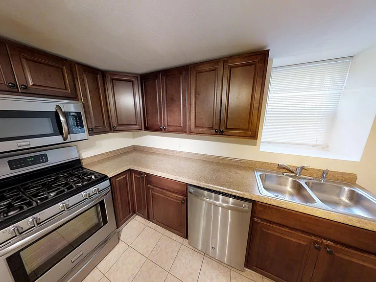 1005 E Colvin St #2 — Photo 6