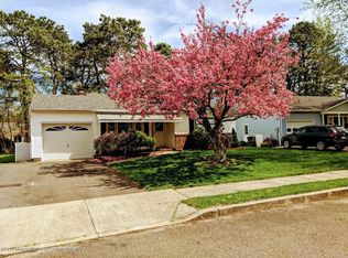 24 Cortlandt Dr, Toms River, NJ 08757