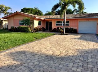 120 8th St, Belleair Beach, FL 33786