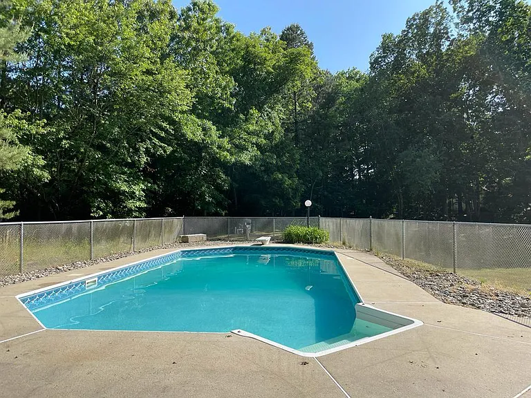 16 Jenny Ln — Photo 14