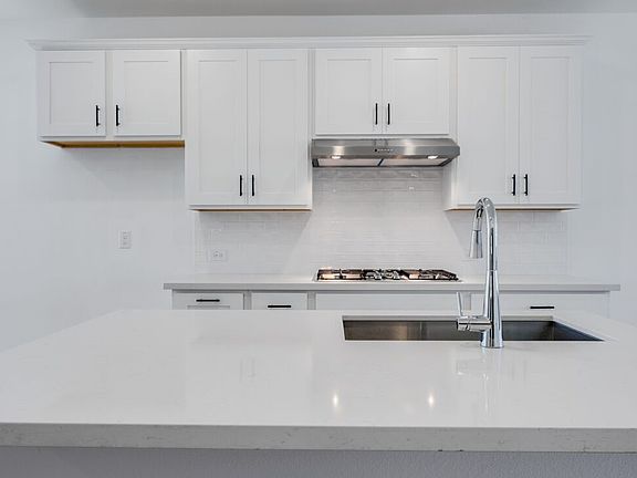 4th image of 121 Tornillo Dr