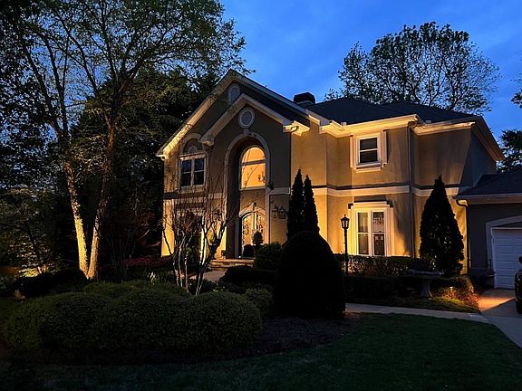 2nd image of 4701 Claridge Way NE